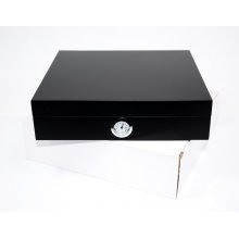 Humidor z wbudowanym higrometrem.