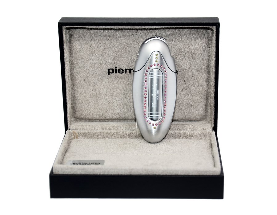 Zapalniczka Pierre Cardin srebrna z kryształkami Swarovskiego w firmowym pudełku.